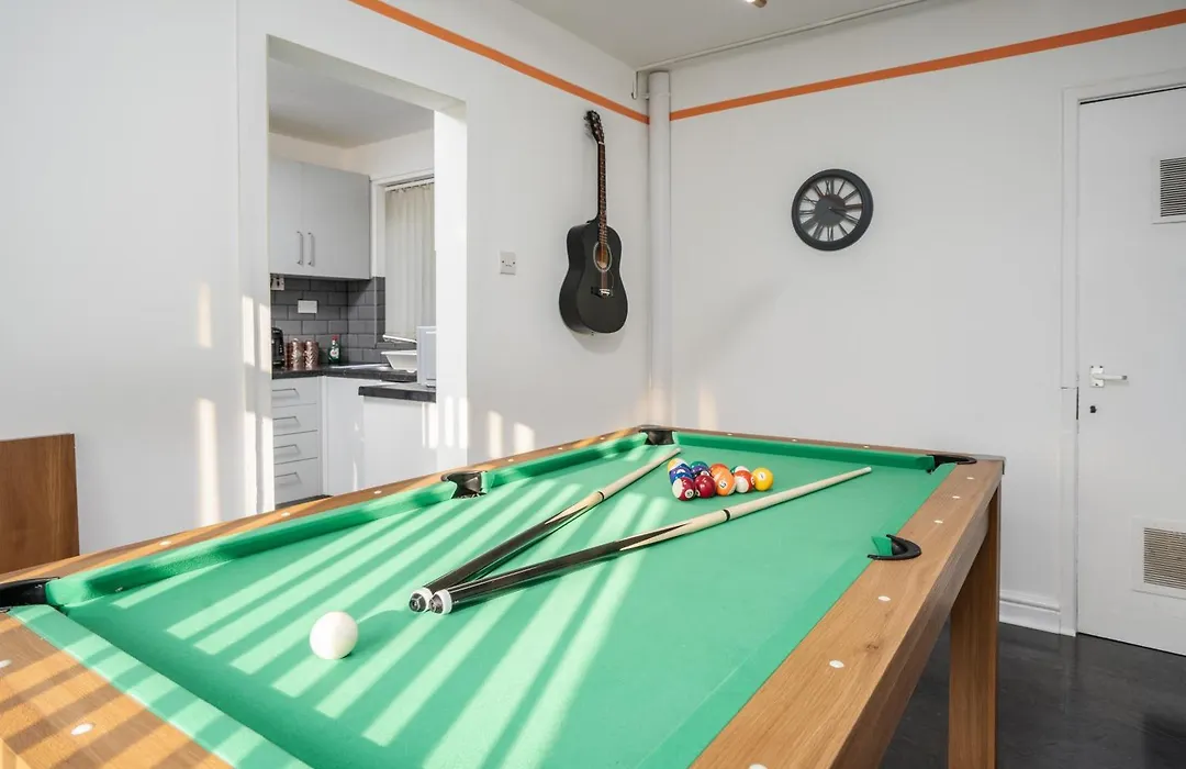 The Jade - Pool Table - Man Utd - City Centre - 4Bd-1
